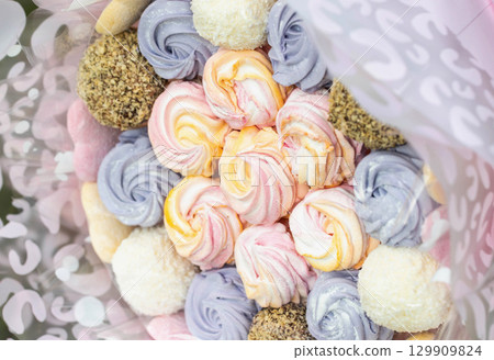 Lots of colorful marshmallows in a bouquet, close-up. Gift bouquet of marshmallows, decoration, close-up 129909824