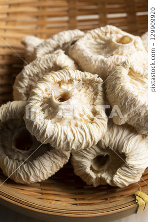 Cold Dried Radish 129909920