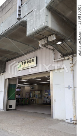 JR總武線(本地線)下總中山站北口 JR總武線(本地線)下總中山站北口 129910303