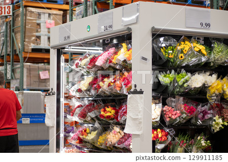 The flower section of an American supermarket 129911185