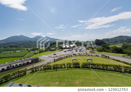從群馬縣高山村道之站中山盆地的觀景台頂部向西望去 從群馬縣高山村道之站中山盆地的觀景台頂部向西望去 129912763