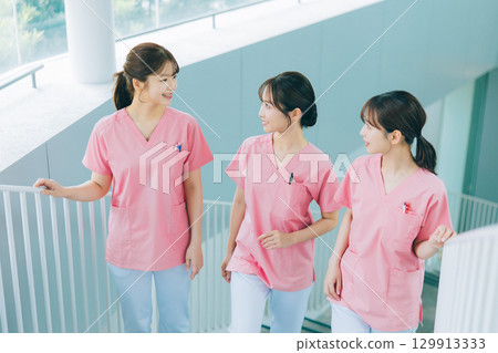 三名女護士和護生 129913333