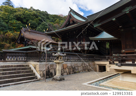 岡山縣岡山市的冬天，吉備津彥神社，正殿和連殿 129913381