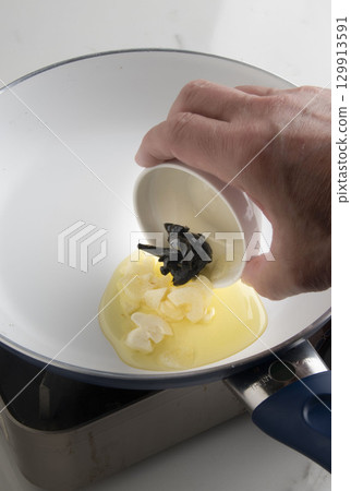 製作麵食 製作麵食 129913591