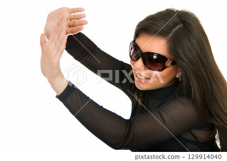 woman in sun glasses 129914040