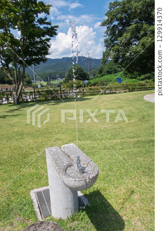 Water fountain in the park 129914370