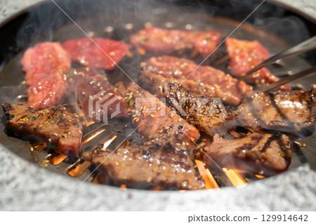 牛肉 燒烤 烤肉 食物 料理 餐廳 Grilled beef BBQ 牛肉 焼肉 129914642