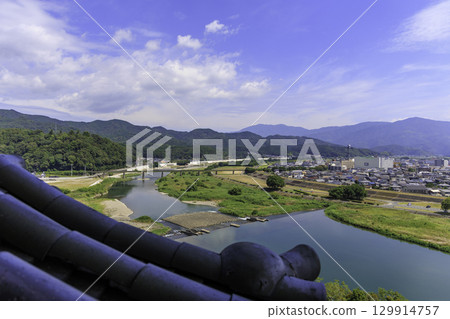 從大洲城天守閣眺望的城下町風景 129914757