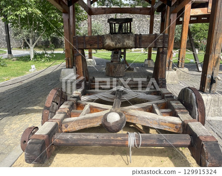 Catapult Ancient Weapons Wooden medieval Artillery Ballista Outdoors Catapult Ancient Weapons Wooden medieval Artillery Ballista Outdoors 129915324