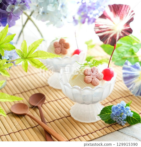 夏日甜點玻璃冰淇淋 129915390