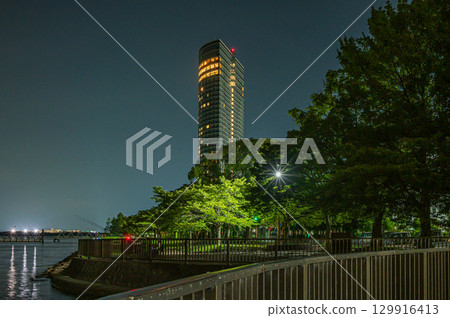 Night view of Nagisa Park on the shores of Lake Biwa, Otsu City 129916413