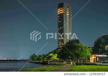 Night view of Nagisa Park on the shores of Lake Biwa, Otsu City 129916417