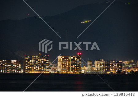 Night view of Lake Biwa, Otsu City 129916418
