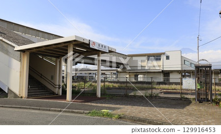 從JR東海道線吉原站南口可以看到富士山。 從JR東海道線吉原站南口可以看到富士山。 129916453