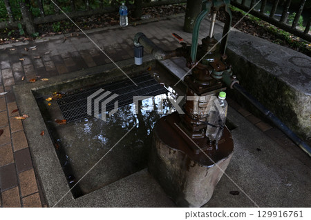 可以喝到美味地下水的大出水泉 可以喝到美味地下水的大出水泉 129916761