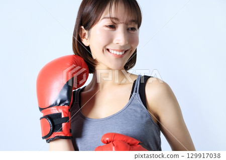 Image of a female boxer 129917038