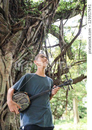 A child playing the sanshin A child playing the sanshin 129917641