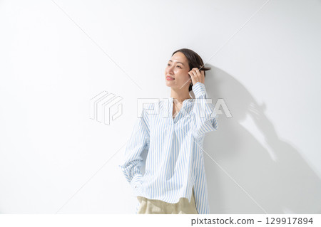 女人微笑 女人微笑 129917894