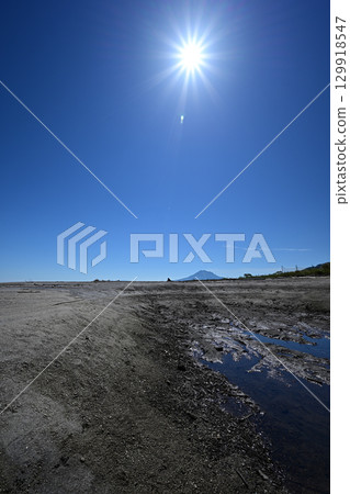A view of Sakurajima's peak 129918547