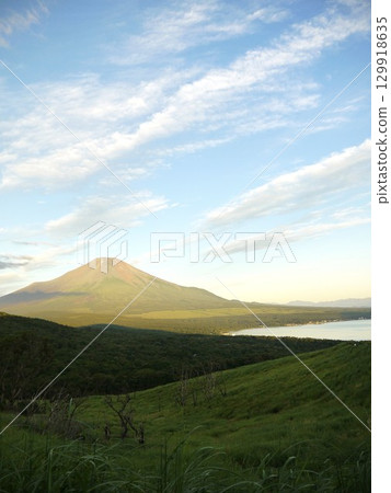 Mount Fuji in the morning glow Mount Fuji in the morning glow 129918635