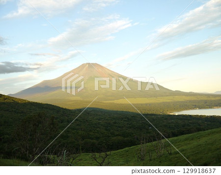 Mount Fuji in the morning glow Mount Fuji in the morning glow 129918637