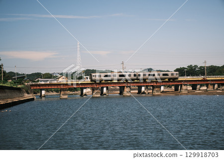 Train running on the iron bridge 129918703