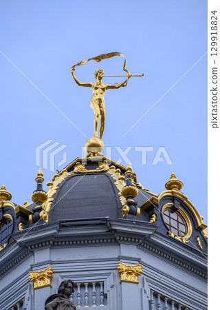 Lavishly decorated facades and architectural details of Guildhalls on the Grand-Place Grote Markt square of Brussels, Belgium Lavishly decorated facades and architectural details of Guildhalls on the Grand-Place Grote Markt square of Brussels, Belgium 129918824