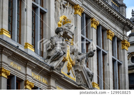 Lavishly decorated facades and architectural details of Guildhalls on the Grand-Place Grote Markt square of Brussels, Belgium Lavishly decorated facades and architectural details of Guildhalls on the Grand-Place Grote Markt square of Brussels, Belgium 129918825