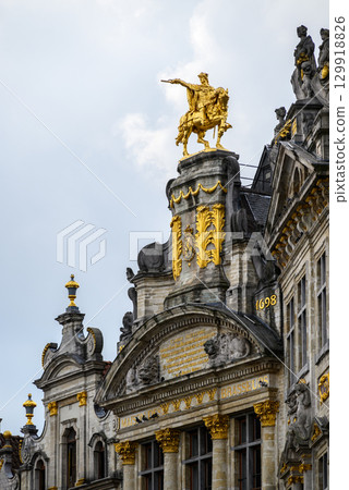 Lavishly decorated facades and architectural details of Guildhalls on the Grand-Place Grote Markt square of Brussels, Belgium Lavishly decorated facades and architectural details of Guildhalls on the Grand-Place Grote Markt square of Brussels, Belgium 129918826