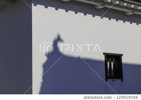 The shadow of a shachi tile reflected on the white wall of Ozu Castle and the scenery from the window The shadow of a shachi tile reflected on the white wall of Ozu Castle and the scenery from the window 129919588