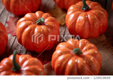 Autumn pumpkins background 129919699
