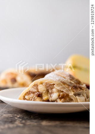 Homemade apple strudel slices 129919724