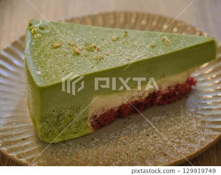 Matcha Red Velvet Cake 129919749