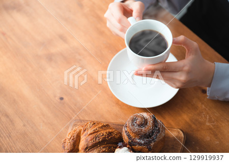 麵包、咖啡和寧靜的時刻 麵包、咖啡和寧靜的時刻 129919937