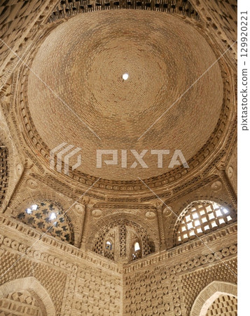 伊斯梅爾·薩馬尼陵墓的內部（烏茲別克斯坦布哈拉） 129920221