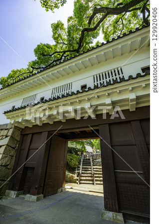 岡山縣岡山市岡山城迴廊門 129920406