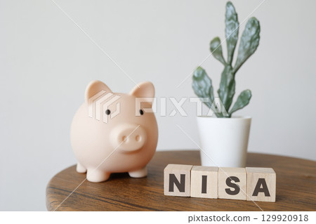 NISA 和儲蓄罐。投資和資產管理的圖片。 129920918