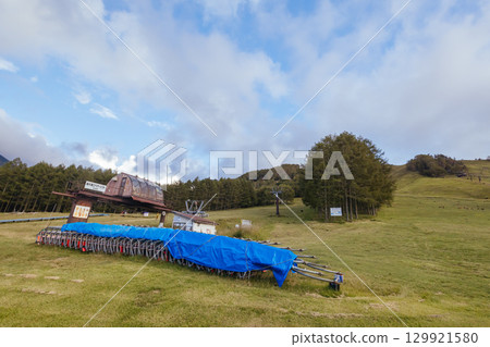 Shirakaba 2 In 1 Ski Field in Japan 129921580