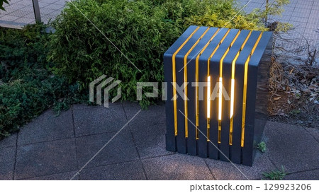 外面的燈光 129923206