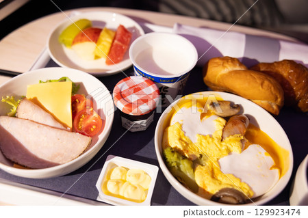 美味的國際商務艙機上早餐 129923474