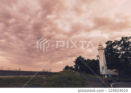 靜岡市三保松原的黃昏清水燈塔 129924010