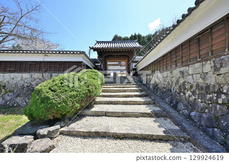Iwamura Castle in Mino Province: A mountain castle associated with a female castle lord Iwamura Castle in Mino Province: A mountain castle associated with a female castle lord 129924619