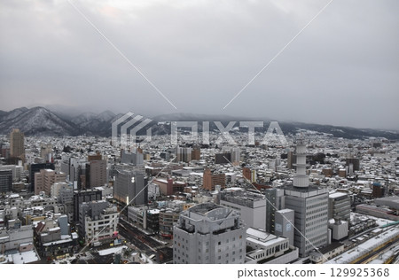 山形站前的雪景 129925368