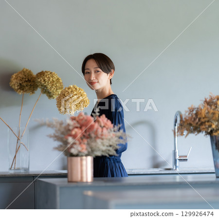 A woman living surrounded by flowers A woman living surrounded by flowers 129926474