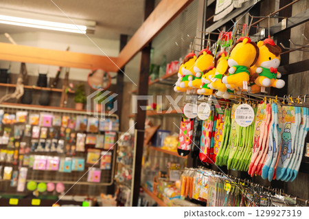 日本紀念品商店和傳統面具展覽 129927319