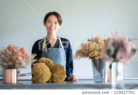 A woman living surrounded by flowers A woman living surrounded by flowers 129927701