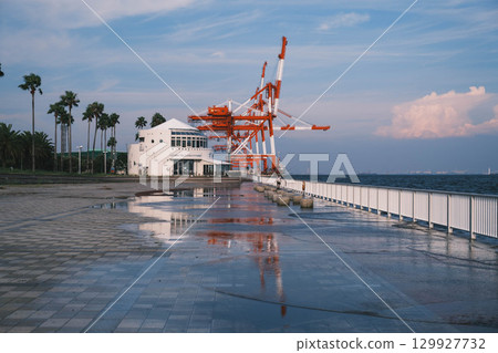 [Rokko Marine Park] Port scenery at dusk 129927732
