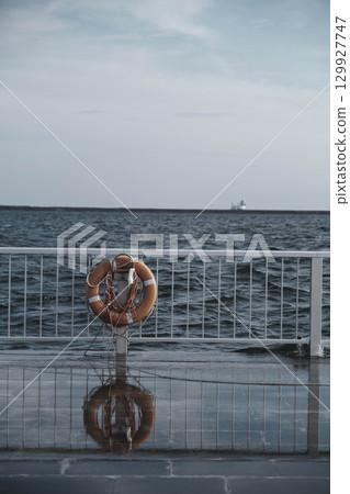 [六甲海上公園]黃昏的港口風景 129927747