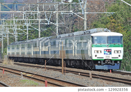 東海道本線、二宮大磯、JR東日本、185系、A2編組(大宮)、大通子 東海道本線、二宮大磯、JR東日本、185系、A2編組(大宮)、大通子 129928356