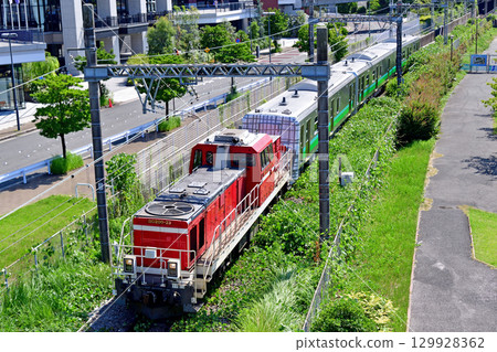東海道本線貨運支線、櫻木町～東高島、JR貨運、DD200-23（愛知）+HB-E220系、A車廂 129928362